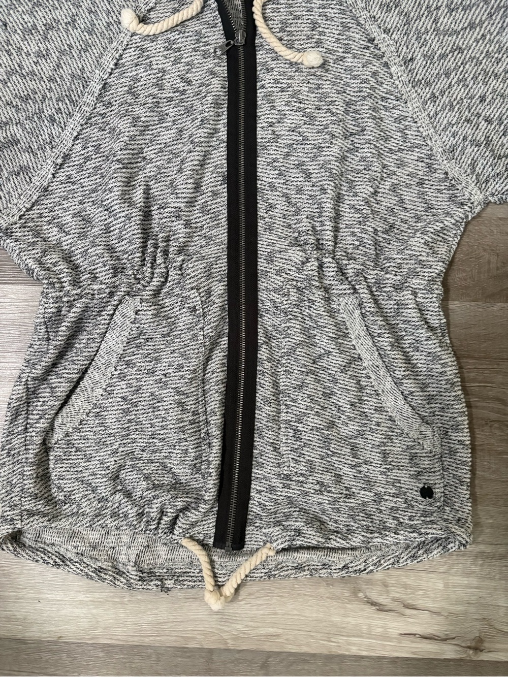 Billabong Women’s Small Hooded Zip Up Poncho Cardigan Gray Short Sleeve - Picture 2 of 9